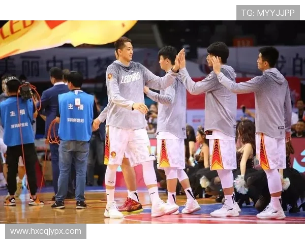 陕西球迷深圳地铁助威首轮客战